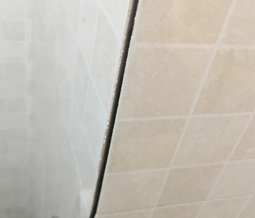 奎屯瓷砖空鼓维修公司分享阳台瓷砖脱落的修复过程可以分为以下几个步骤