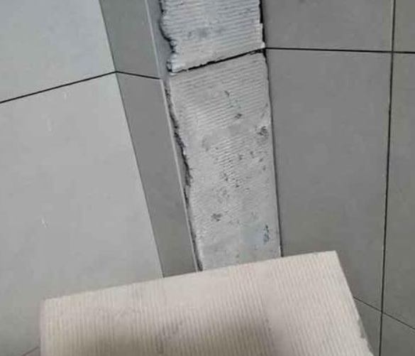 奎屯瓷砖空鼓维修公司分享下厨房瓷砖脱落的补救措施。